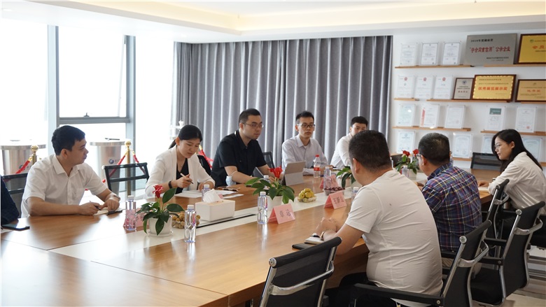 全國中小企業(yè)股轉系統(tǒng)領導蒞臨新光智能調研指導工作